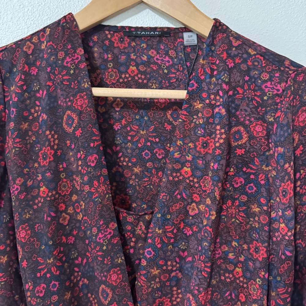 T Tahari Surplice Long Sleeve Blouse Dark Retro Floral Office NWT-Small - Picture 3 of 11